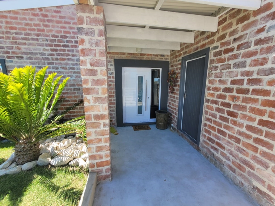 5 Bedroom Property for Sale in Struisbaai Western Cape